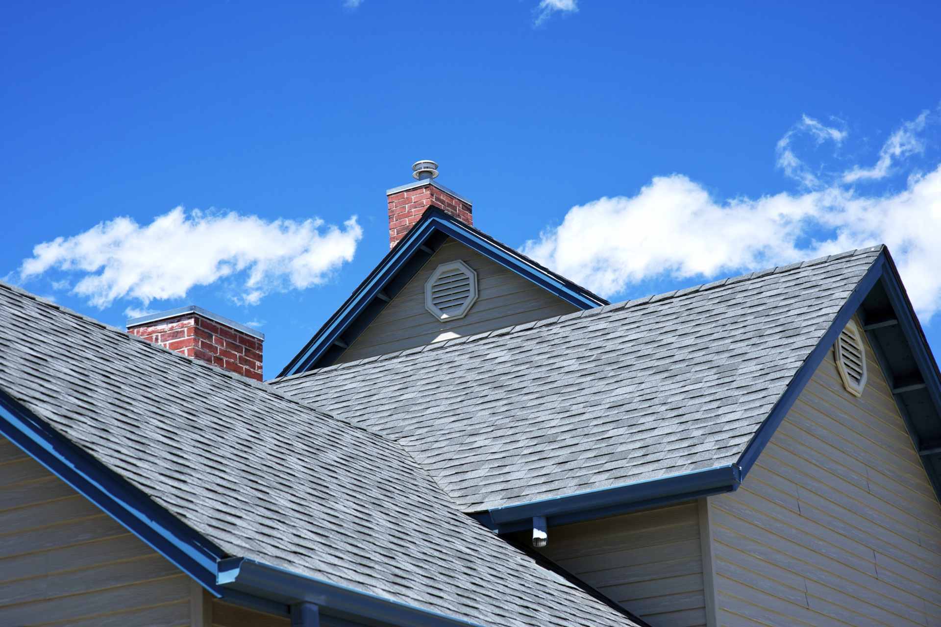 Roofing vs. Repairing: When is it Time to Replace Your Roof? (and How to Decide)